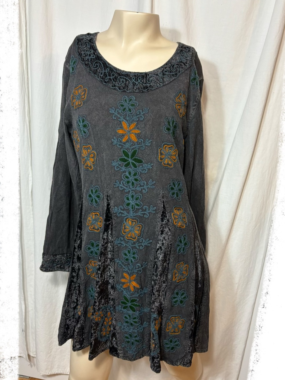 Sacred Threads gray embroidered boho long sleeve dress women’s medium
